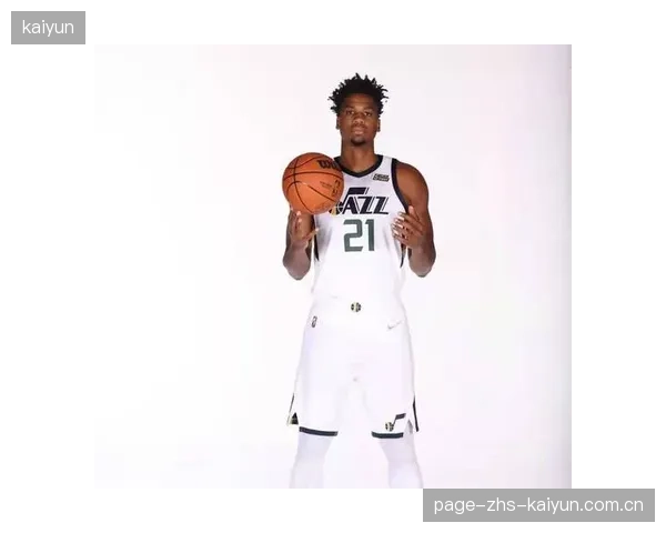 前NBA球员怀特塞德坐镇上海内线,荣膺常规赛最佳防守球员。 前NBA球员怀特塞德坐镇上海内线,荣膺常规赛最佳防守球员。